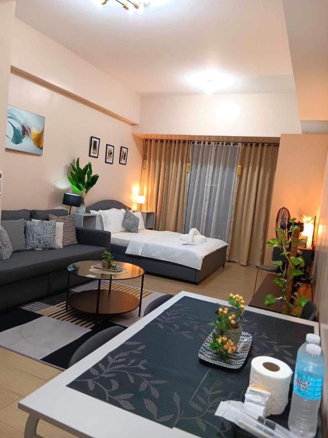 Studio Condo Building 81 Newport Boulevard Manila Esterno foto