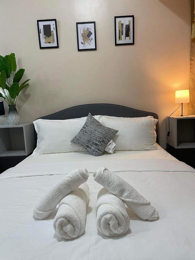 Studio Condo Building 81 Newport Boulevard Manila Esterno foto
