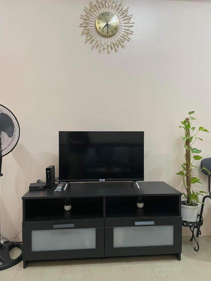 Studio Condo Building 81 Newport Boulevard Manila Esterno foto