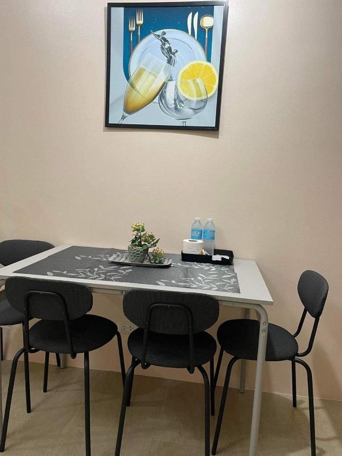 Studio Condo Building 81 Newport Boulevard Manila Esterno foto