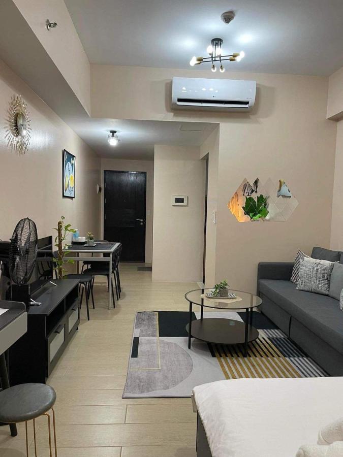 Studio Condo Building 81 Newport Boulevard Manila Esterno foto