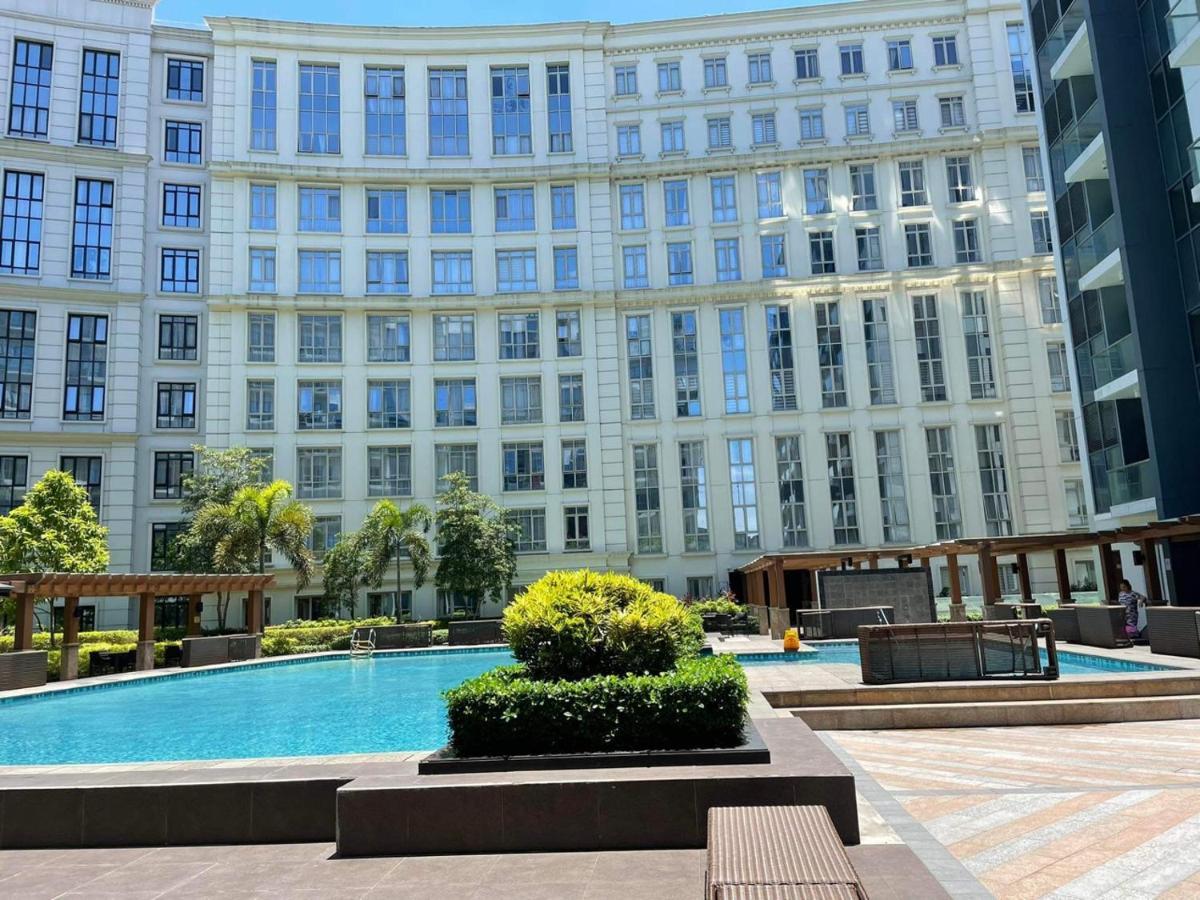 Studio Condo Building 81 Newport Boulevard Manila Esterno foto