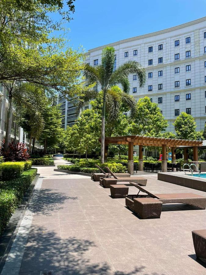 Studio Condo Building 81 Newport Boulevard Manila Esterno foto