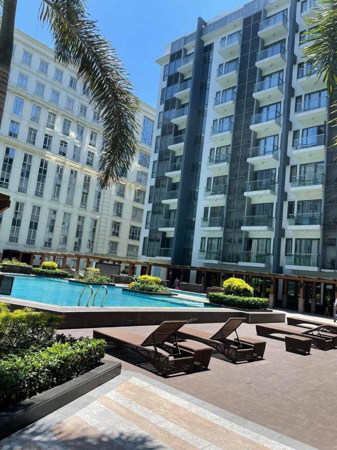 Studio Condo Building 81 Newport Boulevard Manila Esterno foto